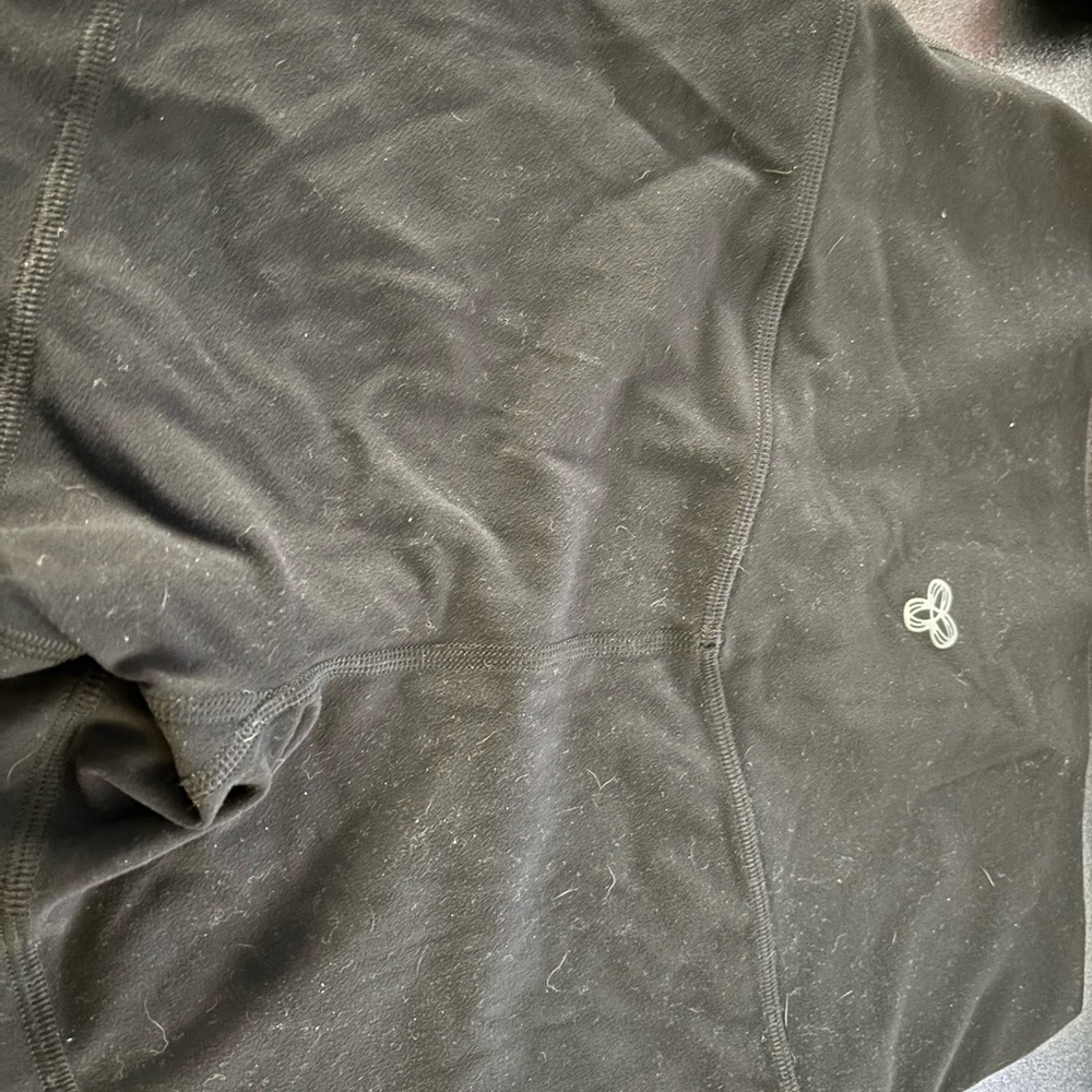 Aritzia Black butter 5 inch Women Shorts like new size 6